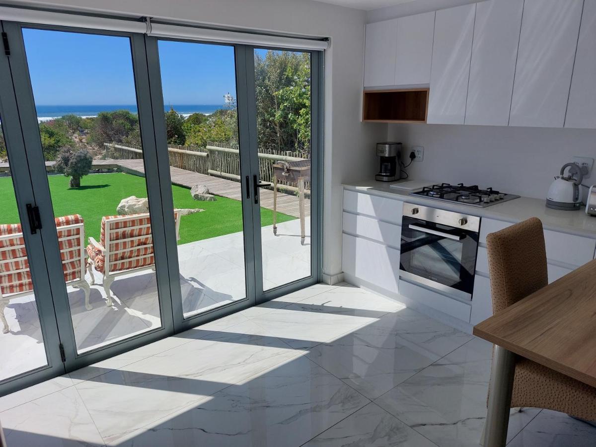 Soli Deo Gloria, Pearl Studio Apartment Paternoster