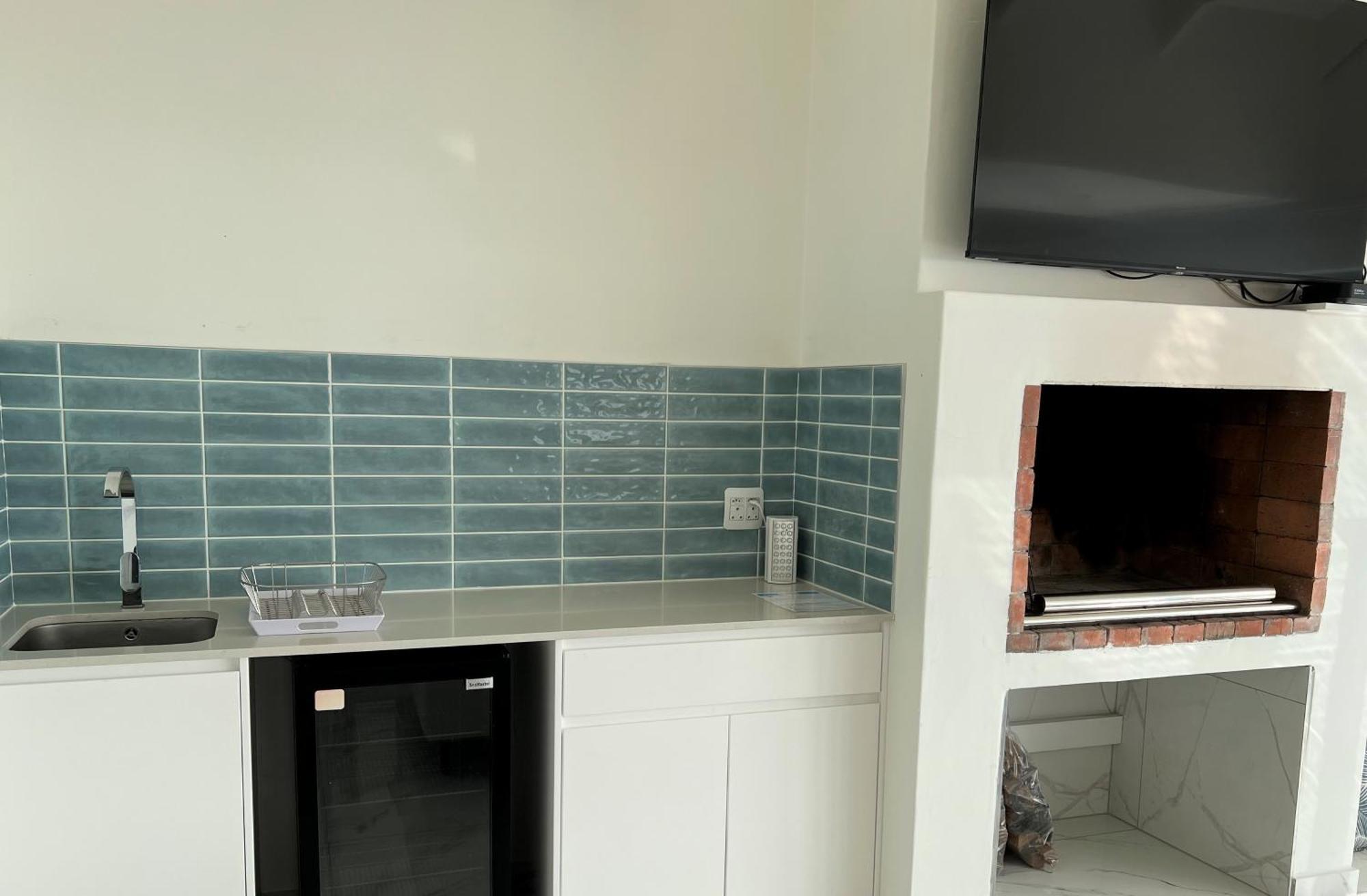 Soli Deo Gloria, Pearl Studio Apartment